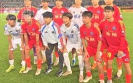 KOK体育-徐州vs宿迁赛后，江苏常晋球员合影，苗润东、张桐瑞交换球衣