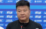 KOK体育官方网站-略显仓促，李金羽正常出席赛前发布会，两小时后铁人官宣其下课